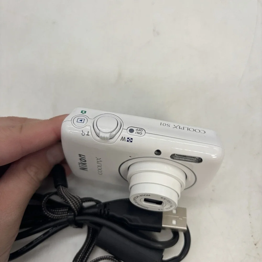 Nikon COOLPIX S01 White Digital Camera 10.1 MP 3x Zoom 1/2.9-inch CCD 7.3 GB